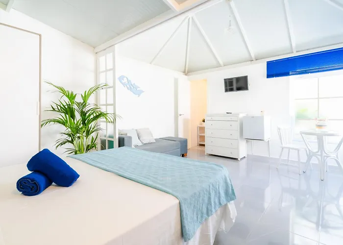 Guest house Neon Tenerife 3*