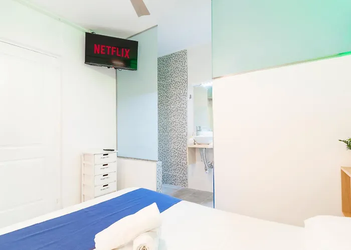 Neon Tenerife Guest house